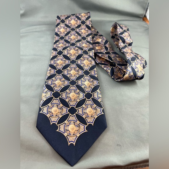 Vintage Gianfranco Ferre 100% Silk Tie. Made in Italy. - Picture 1 of 4